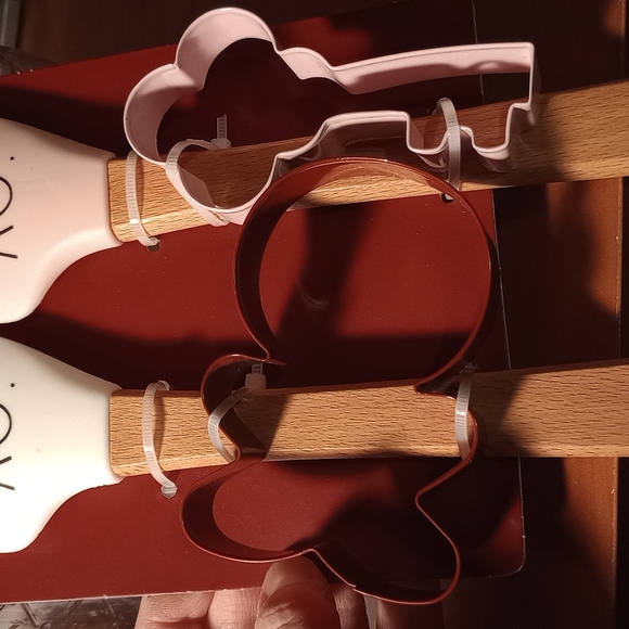 Rae Dunn Spatula & Cutter Set - Picture 4 of 8